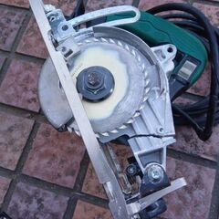 日立 C4YC/R30Y3 集塵丸ノコ/集塵機セット ※マルノコに大きな破損あり/コード補修跡あり【市川行徳店】【店頭取引限定】【中古】管理番号：ITCDCB5JQCDGの画像