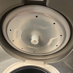 2024年製　3合炊飯ジャー　（株）KOM【E1215IL】の画像