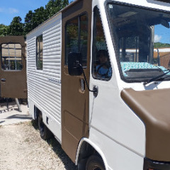 レトロ風キッチンカー　クイックデリバリーの画像