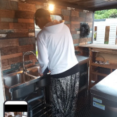 レトロ風キッチンカー　クイックデリバリーの画像