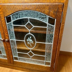 三越ブルージュ ガラスキャビネット ステンドグラスの画像