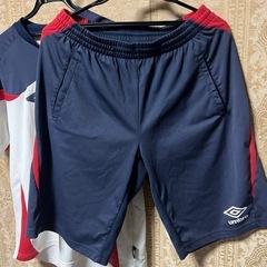 UMBRO アンブロ サッカーウェア 
上下セット　ホワイト ネイビー レッドの画像