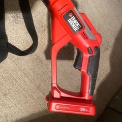 ブラックアンドデッカー草刈機、コードレス式。36Vの画像