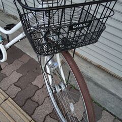 美品☆CASULY[カジュリー]SMART(スマート)27吋 シティサイクル 外装6段/LEDオート/ホワイトの画像