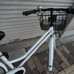 美品☆CASULY[カジュリー]SMART(スマート)27吋 シティサイクル 外装6段/LEDオート/ホワイトの画像