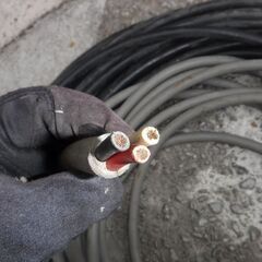 ３芯ケーブル（11m・27m）とブレーカーBOXの画像