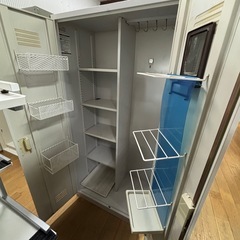 鍵あり ロッカー 両開き スチールロッカーの画像