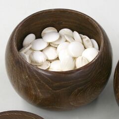 碁石 蛤白石 103個 那智黒石 163個 厚さ6～7㎜位 栗碁笥付き 産地不明 札幌市 清田区 平岡の画像