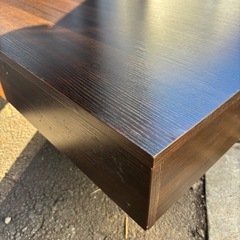 DORIS ドリス センターテーブル ウォルナット 100㎝×100㎝の画像