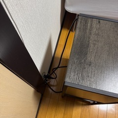 ベッドサイドテーブルUSB/充電コンセント(無料)の画像