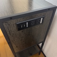 ベッドサイドテーブルUSB/充電コンセント(無料)の画像