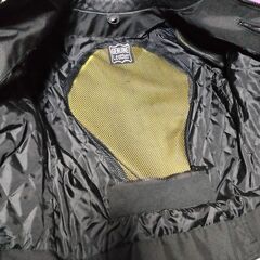 本革 バイカーズ ジャケット 保護パッド付 通気ベンチレーション6か所 ブラック Mサイズの画像