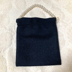 ハンドメイド 黒ミニバッグ　バラ付き　パール取り外し可能ミニバッグ:手作りの画像