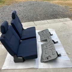 ハイゼット　クルーズ　リアシート　台座つきの画像