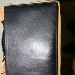 バリーの革製バッグの画像