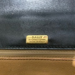 バリーの革製バッグの画像