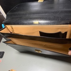 バリーの革製バッグの画像