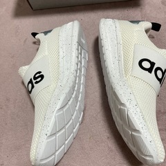 未使用　箱付き　アディダススニーカー　サイズ25.5センチの画像