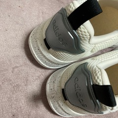 未使用　箱付き　アディダススニーカー　サイズ25.5センチの画像