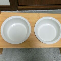 ペット用食器スタンド、猫用　犬用　ご飯台　フードボウル　美品ペット用品の画像
