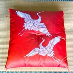 座布団（大）赤　朱赤　リバーシブル　寿　鶴　お祝い　正月　還暦　イベント　小道具の画像