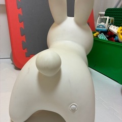 ブルーナボンボン ラビット ホワイト｜乗用ぬいぐるみ 3歳〜 バランス遊びに 室内遊具の画像