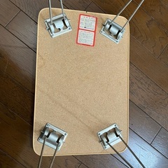 折りたたみテーブルの画像