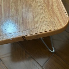 折りたたみテーブルの画像