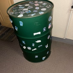 ドラム缶　200L 特大サイズ　ステッカー　テーブルや椅子にもイス　インテリア　雑貨　緑グリーン　　灯油缶　重量20KG の画像