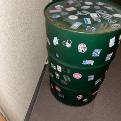 ドラム缶　200L 特大サイズ　ステッカー　テーブルや椅子にもイス　インテリア　雑貨　緑グリーン　　灯油缶　重量20KG の画像