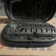 すぐ使える！昭和レトロ　カイロ　楠灰カイロと楠灰未使用8本のセット　 かくさん灰本舗 送料無料(デッドストック 当時物 桐灰 楠灰 ハクキンカイロ ハンディウォーマー 昭和 レトロ キャンプ 豆炭 )の画像