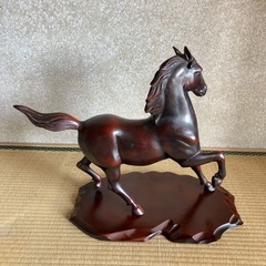 【決まりました】馬　置物　駿馬　金属製　金属工芸　木製台座付　アンティーク　午年　開運　インテリア の画像