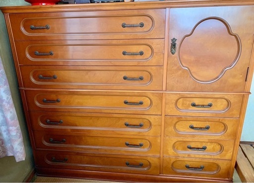 急募】美品桜の木材で作られた箪笥レトロ箪笥 (choco) 安東の収納家具