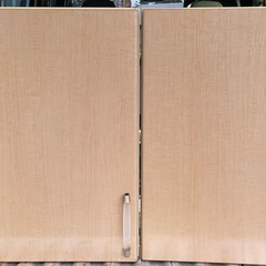 キッチンの吊り戸棚の画像