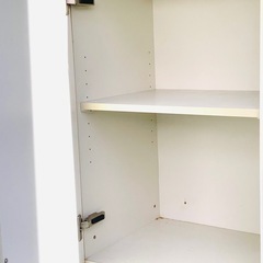 キッチンの吊り戸棚の画像