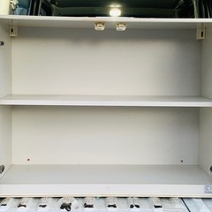 キッチンの吊り戸棚の画像