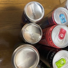 モンスターエナジーとレッドブルの画像