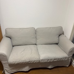 イケア2人掛けソファの画像
