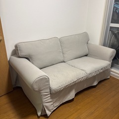 イケア2人掛けソファの画像
