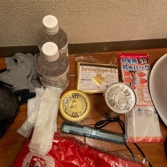 非常用のカバン+ヘルメットの画像