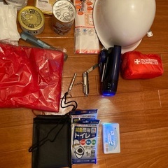 非常用のカバン+ヘルメットの画像