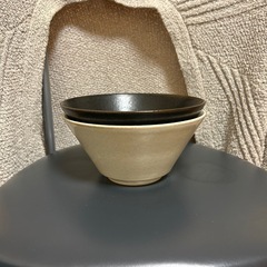 大容量の碗2個セット（白＆黒） 200円の画像