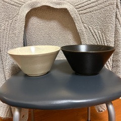 大容量の碗2個セット（白＆黒） 200円の画像