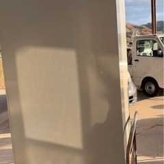 TOYOSTEELのスチール製の両開き書庫の画像