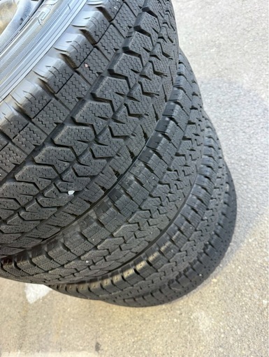 ハイエース用　ホイール付きスタッドレスタイヤ　バリ山　BS製