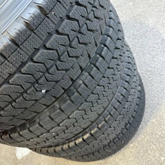 ハイエース用　ホイール付きスタッドレスタイヤ　バリ山　BS製の画像