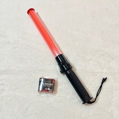 新品未使用　乾電池付き✨点灯 点滅 誘導棒 交通 整理 駐車場 赤色灯 LED 43cmの画像