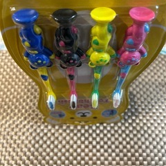 幼児用歯ブラシ　吸盤付クマさん歯ブラシ　　　　　
4本セットを２パック　合計8本　の画像