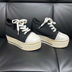 厚底スニーカー ブラック ホワイトの画像