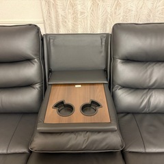 ニトリ3人掛け電動ソファ本革黒色の画像